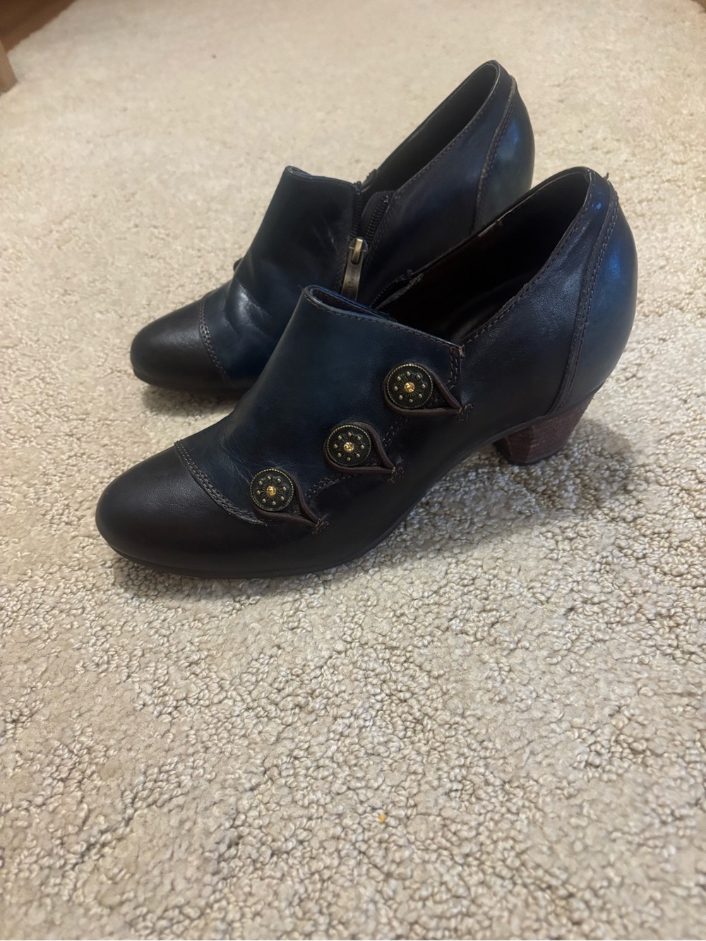 Women’s Black Leather Buttoned Low Heel Booties